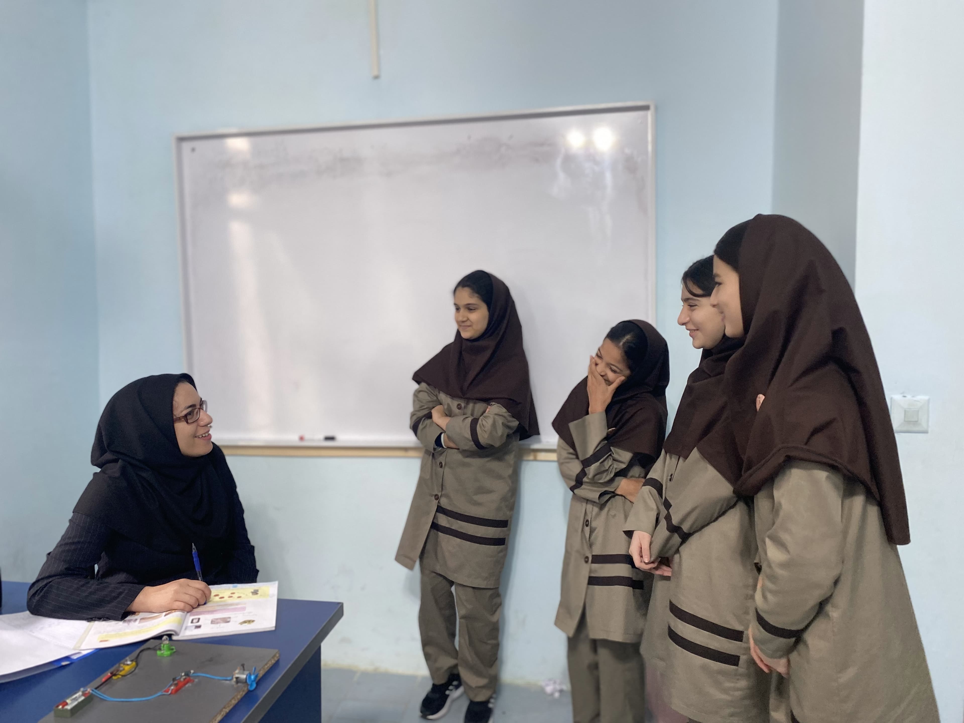 دبیرستان تمام هوشمند گنجينه خرد	