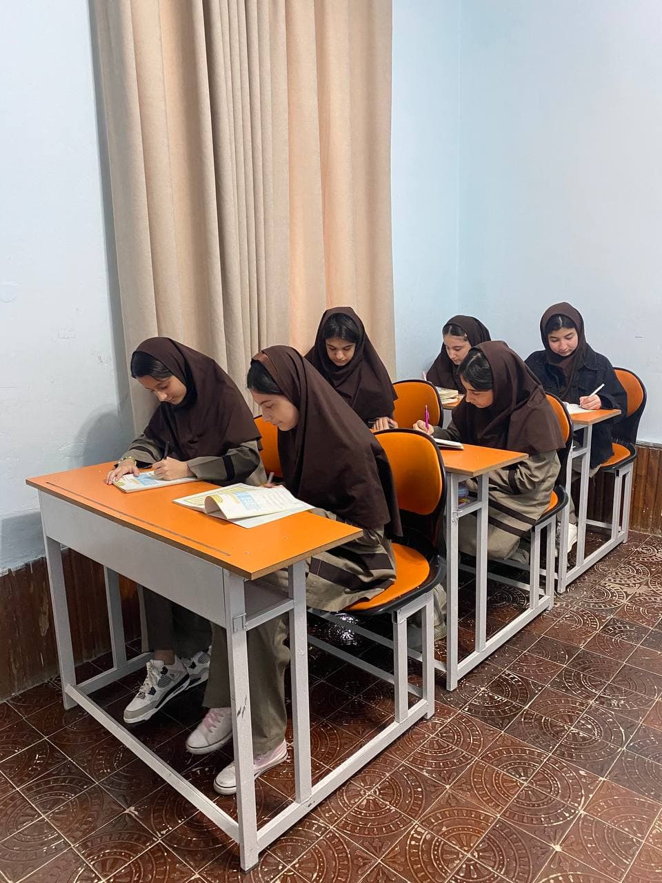 دبیرستان تمام هوشمند گنجينه خرد